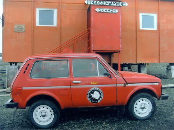 lada-niva-a-deli-sarkon oldalso nézett